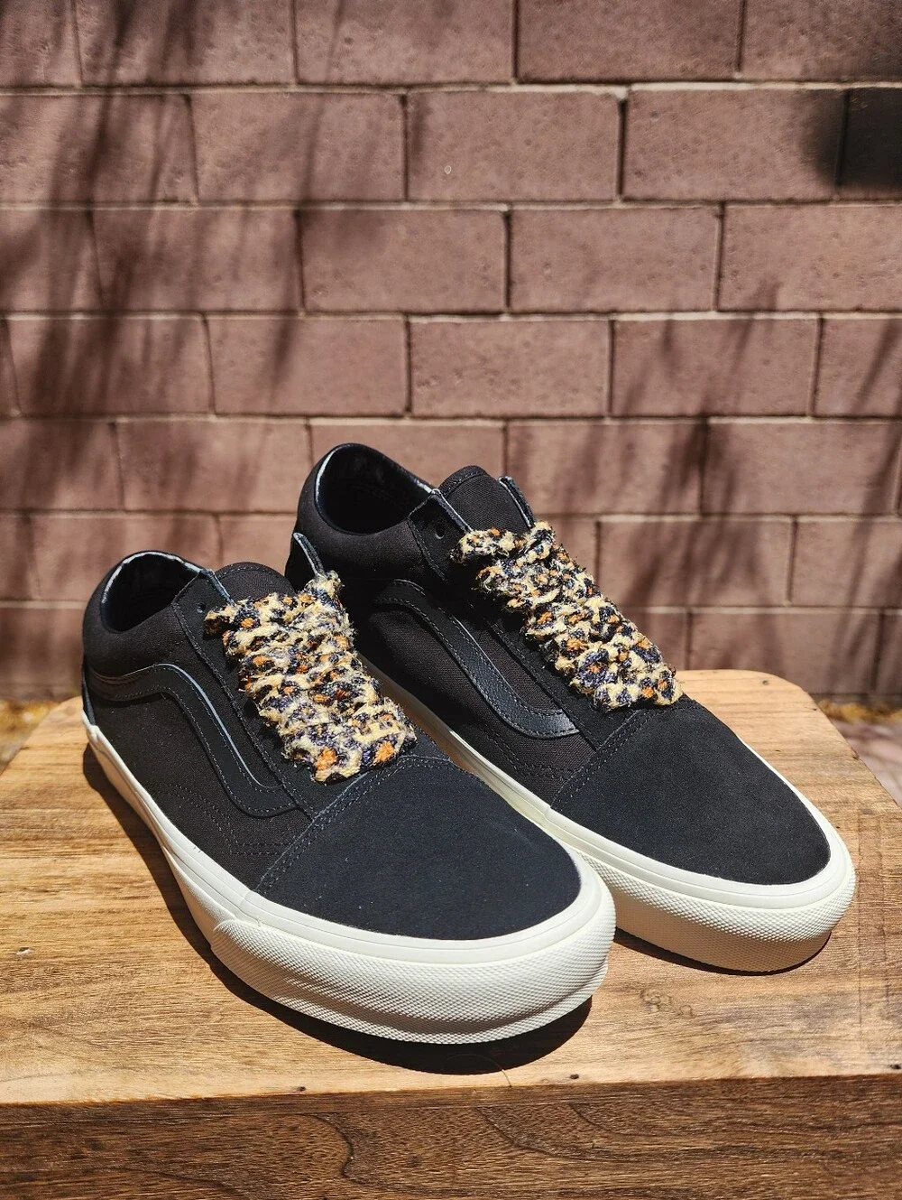 Vans Men's Black Old Skool Sneakers with Leopard Fur Laces Size 9.5